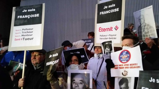 Janvier 2017 : Rassemblement devant le Palais de Justice de Bruxelles pour le procès contre Eternit